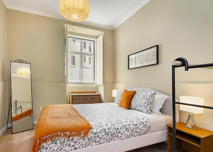 Whome Urban Comfort: 1-Br Near Airport & Train Station