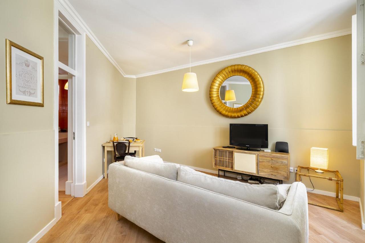 Whome Urban Comfort: 1-br Near Airport & Train Station Apartment Lissabon